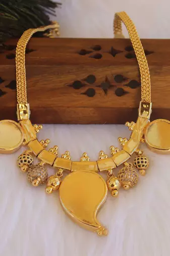 Mango shape green stone kerala style palakka necklace