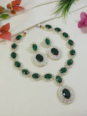 Stylish design crystal diamond necklace & earrings jewellery set for women 1