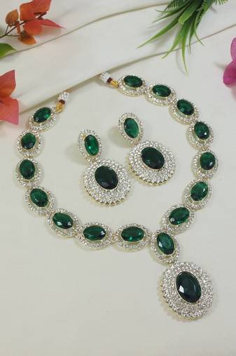 Stylish design crystal diamond necklace & earrings jewellery set for women