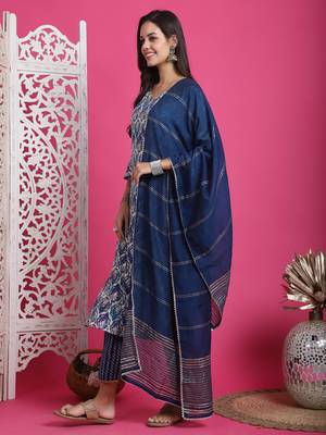 women's rayon foil printed kurta & pant with dupatta 5