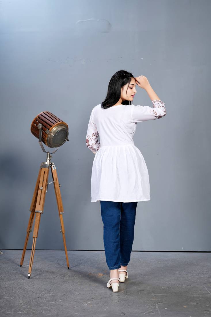 White printed cotton short peplum top.