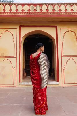 Red pure bandhani silk saree with blouse piece 2