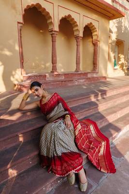 Red pure bandhani silk saree with blouse piece 5