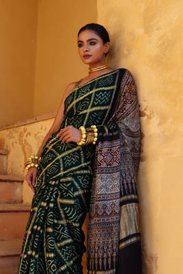 Green Pure Bandhani Silk Saree with Blouse Piece  3