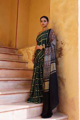 Green Pure Bandhani Silk Saree with Blouse Piece  4