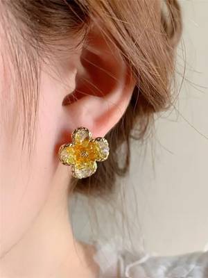 Stylish regular wear yellow studded gold plated korean stud earring for women 4