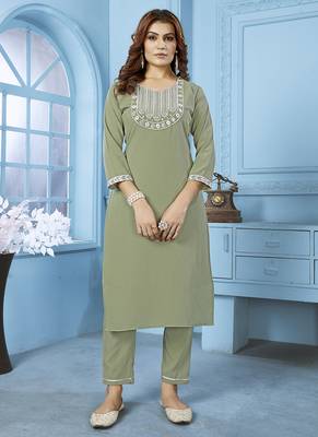 Green embroidered cotton kurta set 1