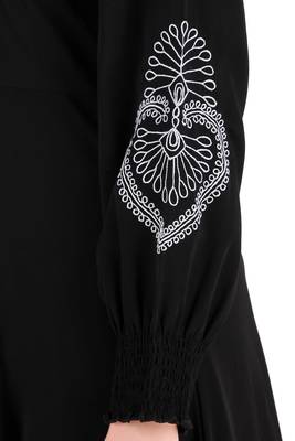 Paisley Embroidery Nida Black Abaya 5