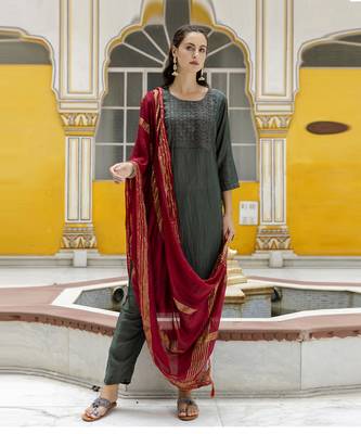 Vredevogel women's silk blend kurta & trousers pant with viscose print dupatta 6