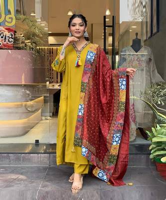 Gorgeous mustard chanderi silk embroidered kurta pant dupatta set 5
