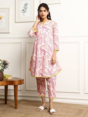 Pink cotton blend printed kurta set  4