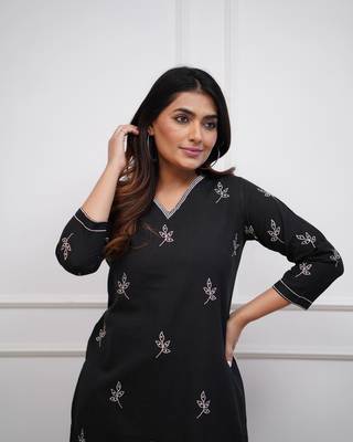 Black embroidered viscosee kurta set  2