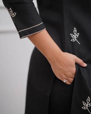Black embroidered viscosee kurta set  3