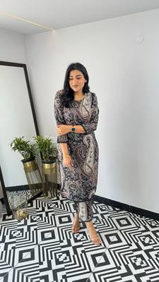 Black viscosee printed kurta set 2