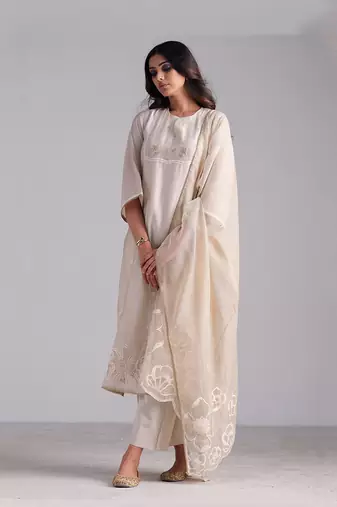 Fog beige woven kurta and contrast dupatta with hand work detailing