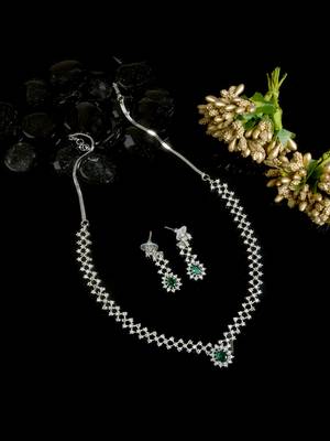 Handmade green ad pendant style necklace set 1
