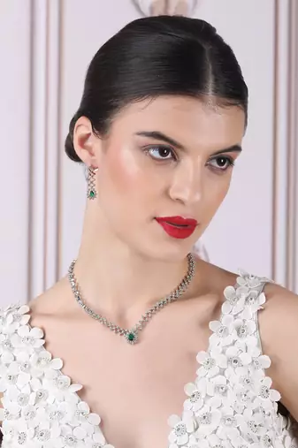Handmade green ad pendant style necklace set