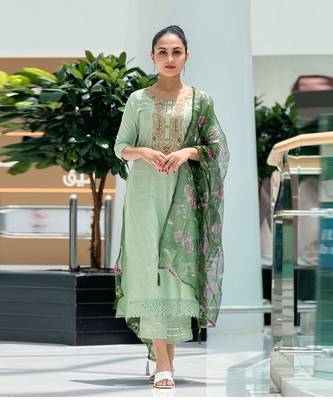 Vredevogel women's viscose rayon embroidered kurta with pant & organza dupatta set 6