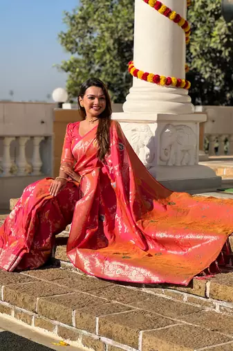 Soft Silk Blend saree with zari weaving meenakari design