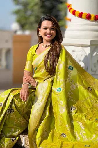 Soft Silk Blend saree with zari weaving meenakari design