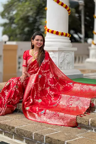 Soft Silk Blend saree with zari weaving meenakari design