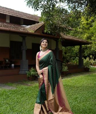 Green Banarasi Woven Saree With Blouse Set  1