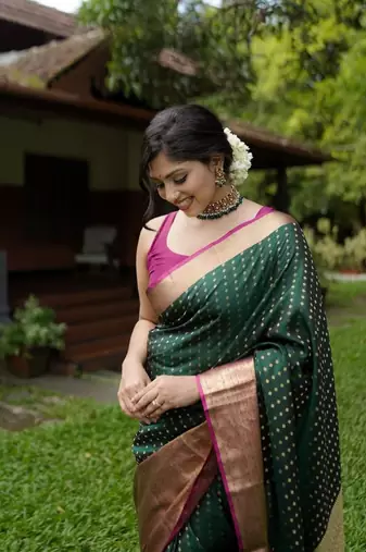 Green Banarasi Woven Saree With Blouse Set 