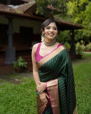 Green Banarasi Woven Saree With Blouse Set  5