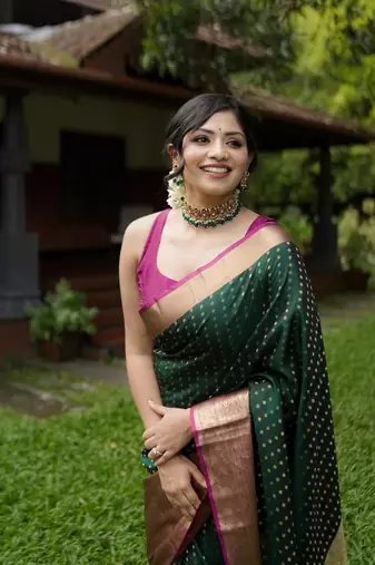 Green Banarasi Woven Saree With Blouse Set 