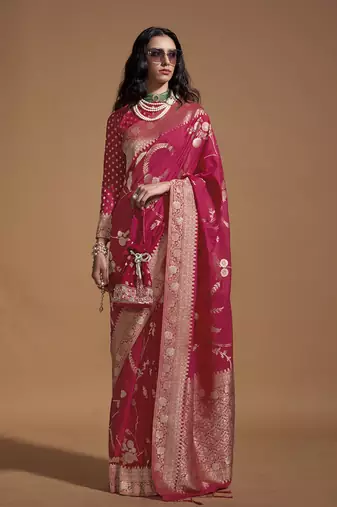 Weaving silk blend saree in rani pink