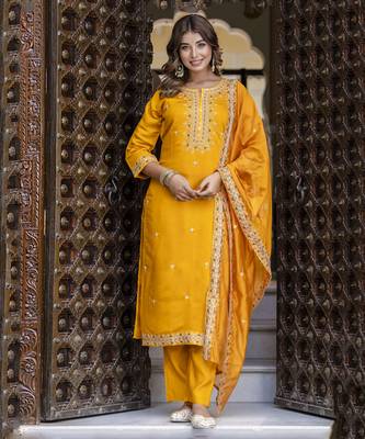 Women's silk blend embroidered kurta pant set with organza dupatta 1