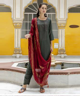 Vredevogel women's silk blend kurta & trousers pant with viscose print dupatta 1
