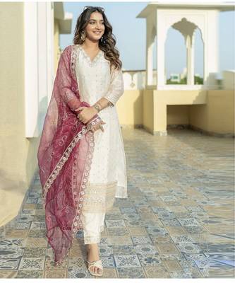 Vredevogel women's chanderi silk embroidered kurta with pant & organza dupatta set 1