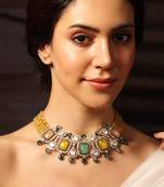 Chromatic garland necklace