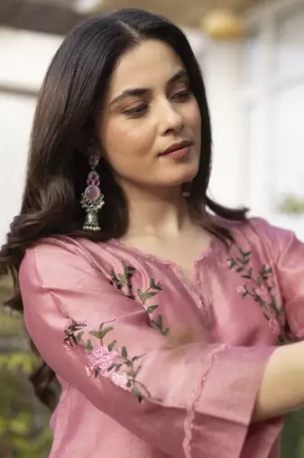 Light pink embroidered chanderi kurta set