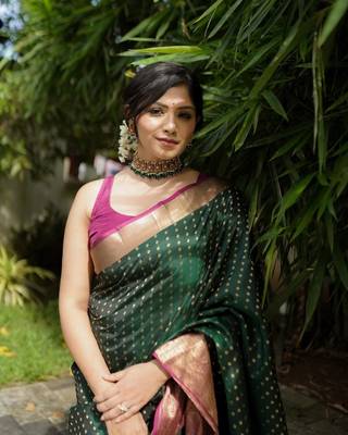 Dark Green silk blend sarees with blouse 4