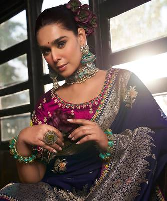 Elegant navy blue woven banarasi silk saree with intricate floral zari work 3
