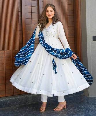 Muslin Silk Kurta Pant Set with Leheriya Dupatta 1