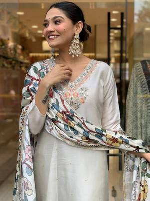 Off white viscose chanderi heavy thread embroidery work with printed dupatta kurta pant set 5