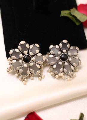 White Floral Shaped Earrings With Black Stone 6