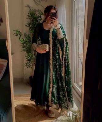 Green faux georgette embroidered kurta with & dupatta 1