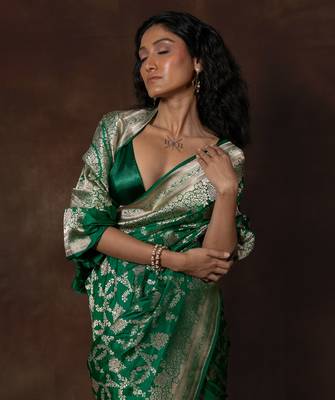 Green hand woven banarsi silk brocade saree with running blouse 3