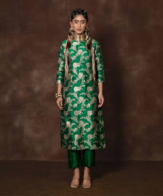 Green banarsi brocade silk kurta set 1
