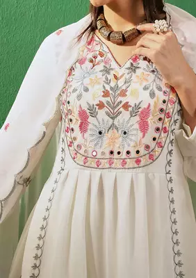 White floral embroidered kurta set with duppata and palazzo pant 2