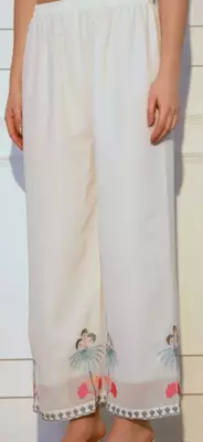 White floral embroidered kurta set with duppata and palazzo pant 3
