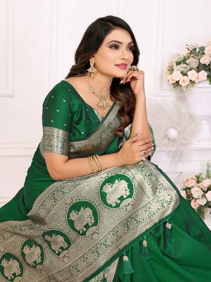 Green soft litchi art banarasi silk saree 4