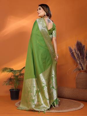 Mahendi soft litchi art banarasi silk saree 3