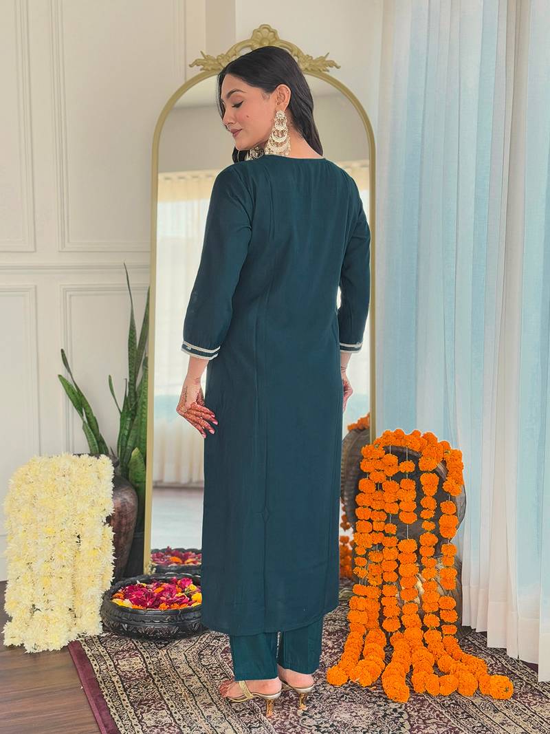 Women's Sweetheart neck Embroidered Viscose Fabric Straight Kurta, Pant and Dupatta Set