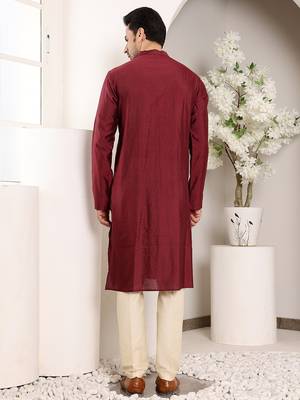 maroon straight viscose silk textured effect kurta 3