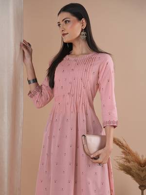 Embroidered cotton dobby kurta with pleating and an in seam pocket. 5